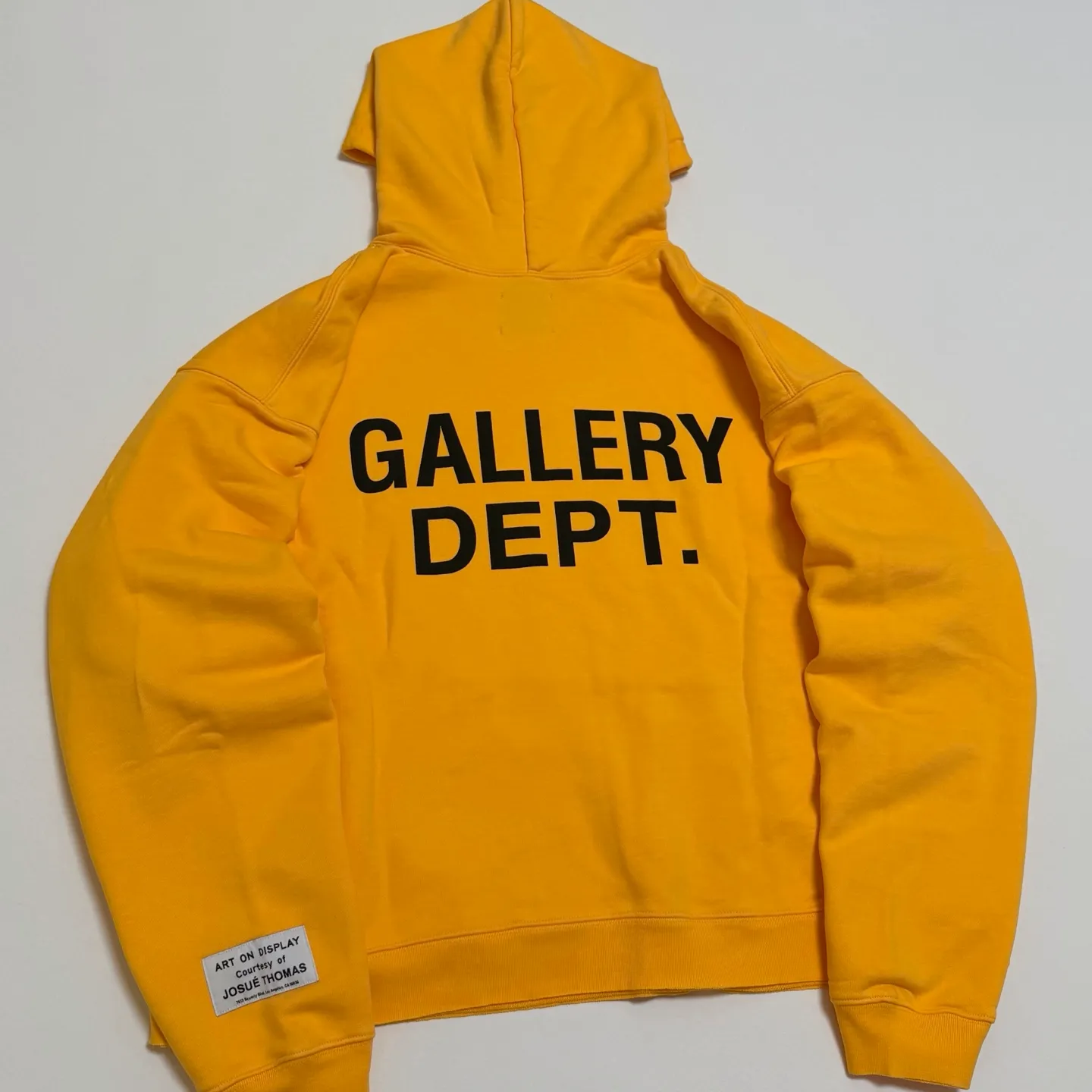 GALLERY DEPT. 90'S GD LOGO HOODIE 90's retro destruction yellow English hoodie Yellow S-XL Needs custom weaving and dyeing 500g high weight sweatshirt fabric Light fleece treatment on the inside Overall quite wide and comfortable Loose version Trendy and fashionable Same as the original version Water slurry non-touch printing process Original consistent hang tag with G LOGO hanging beads